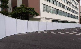 旭東施工圍擋廠家-PVC圍擋在安過(guò)程中有哪些特點(diǎn)？